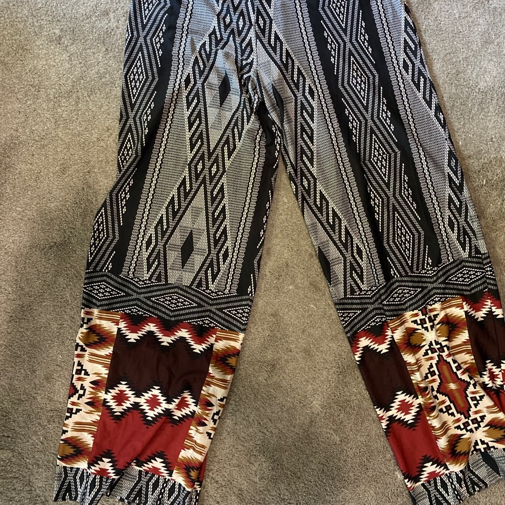 Beautiful Patterned Flow Pants - Picture 6 of 7